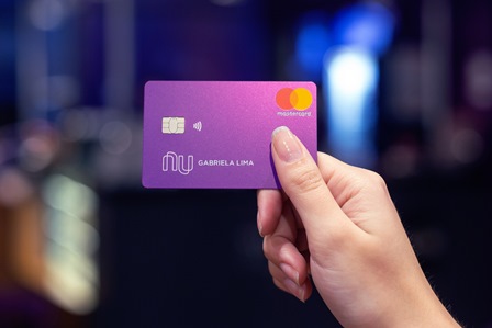 A Nubank anunciou que teria débito em seus cartões e já causou alvoroço no setor bancário
