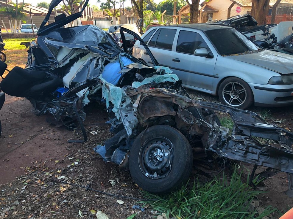 VeÃ­culo em que trafegavam universitÃ¡rias que morreram a caminho de Maracaju ficou destruÃ­do. â Foto: Diogo Nolasco/TV Morena